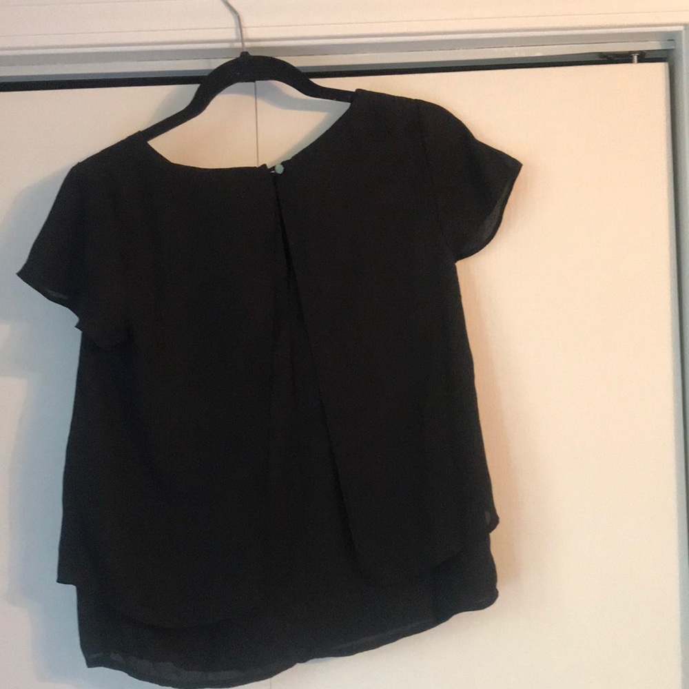 Flowing black top - Picture 2 of 3